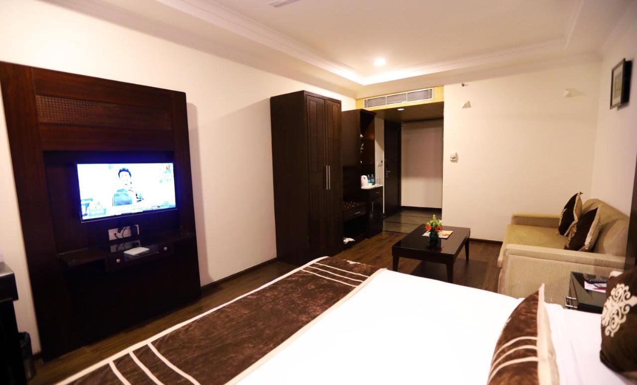 Hotel Pitrashish Pride Igi Intl Airport Delhi エクステリア 写真